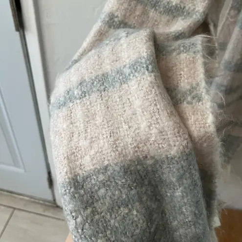 American Eagle NWT  Outfitters Soft Scarf