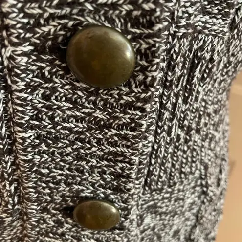 Josephine short sleeve fitted black & white knit cardigan w/2 metal buttons Sz M Size M