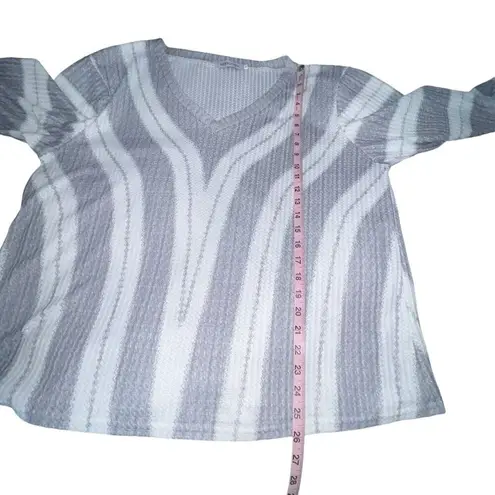 MissLook Gray & White Striped V