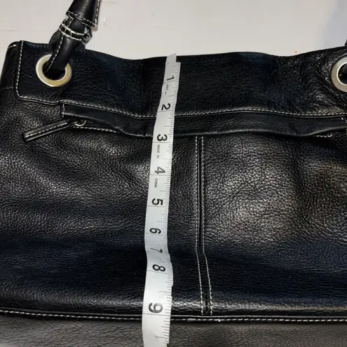 TIGNANELLO BLACK PEBBLED LEATHER SHOULDER BAG OUTSIDE ZIP POCKET
BLACK BEAUTY