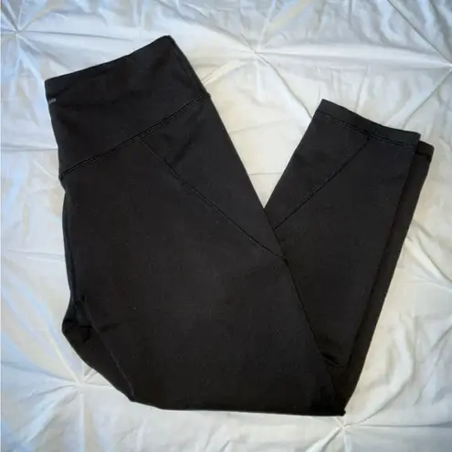 Patagonia  Women’s Cropped (Below the knee) Black Capri Leggings  SIZE M