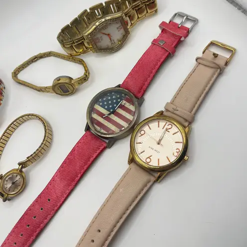 Lot of 8 Womens Fashion Watches Assorted Styles Bands Faces Gold