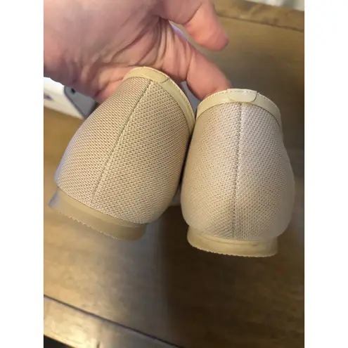 Vivaia Pointed Toe Dual Cushion City Flats White Size 40 EU 9 US Flat Pro Tan