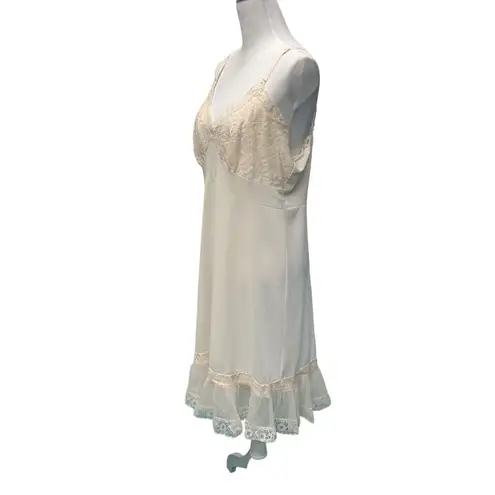 Vintage Unbranded Femine Chemise / Slip Dress Pale Pink / Peach Size L Size M