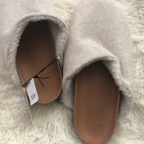 Gap NEW  Cozy Clogs, Ivory Frost