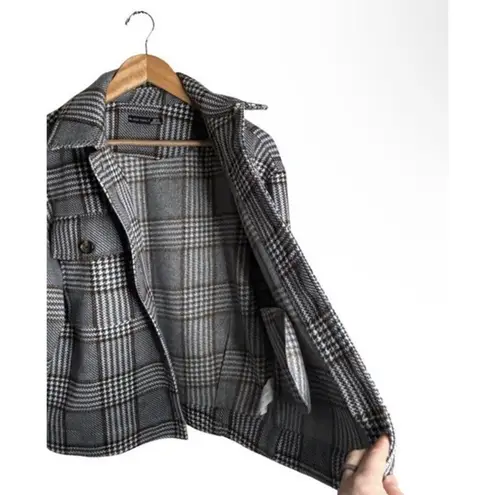 Plaid Shacket Size Medium Black Tape White Black Blue Brown Pockets Flannel