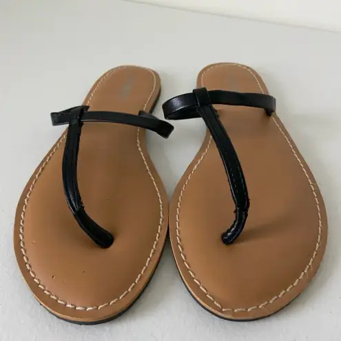 Old Navy EUC‎ |  women’s black thong strap sandals — size 7