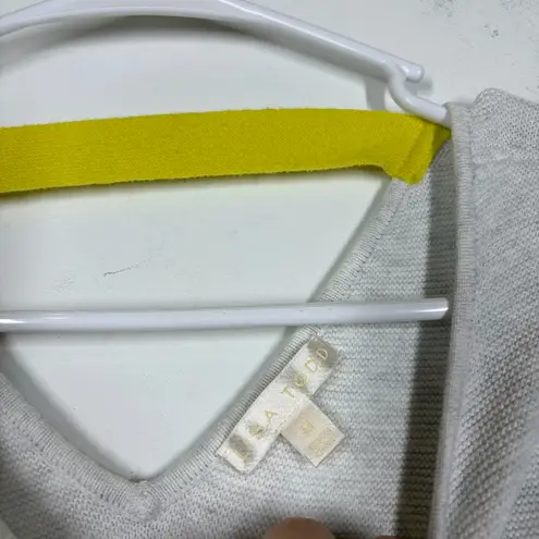 Lisa Todd Gray Front Pocket Sweater Size Medium