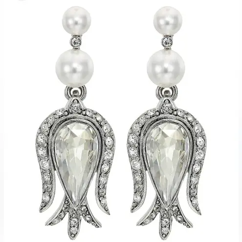 Oscar de la Renta NWOT Oscsr de la renta Elegant Silver and Pearl Drop Earrings