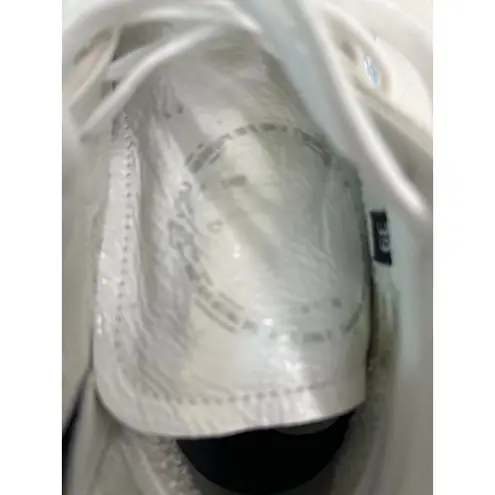 P448 Women's Skate High Top Sneaker in Size 39/US 8.5. Brand New without Box.