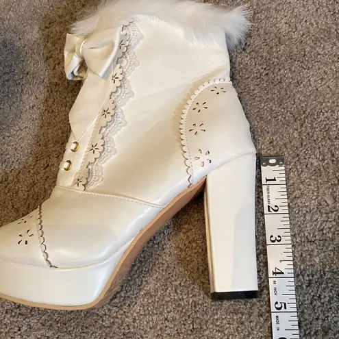 Women’s White Chunky High Heeled Boots Faux Fur Trim Size 39EU (8.5 US) NEW