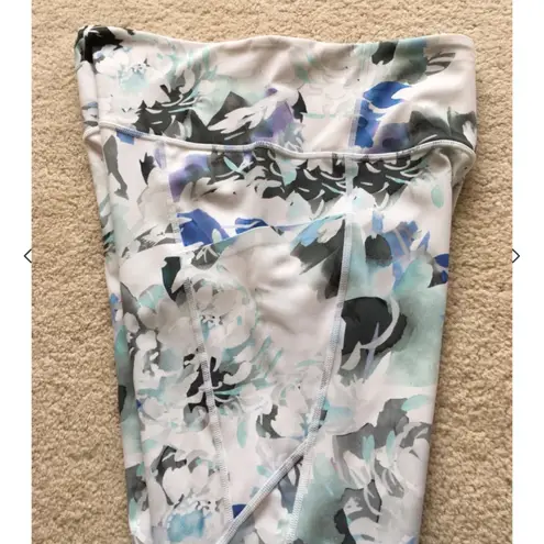 Womens Atheleta Elation Peony 7/8 leggings in sz small Blue