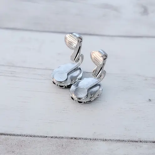 Vintage Clip On Earrings Stylish Black Oval