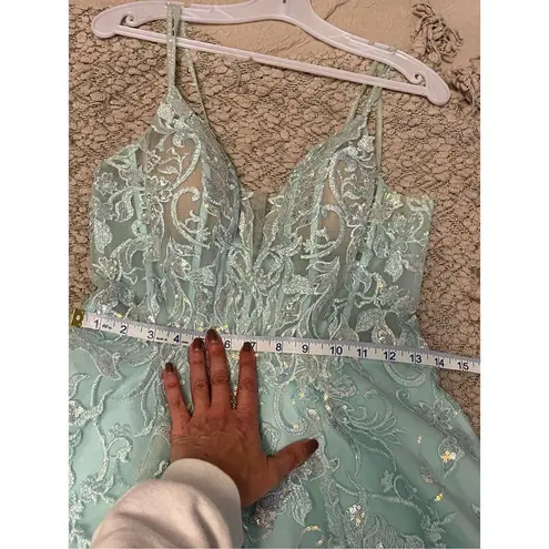 Ellie Wilde Mon Cheri Prom Dress. Size 6. Sea foam Green w/opalescent sequins.
