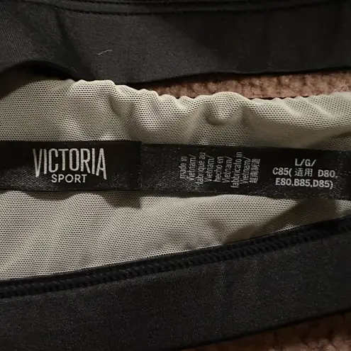 Victoria Sport  Large Knockout sports bra with laser-cut perforations Strappy