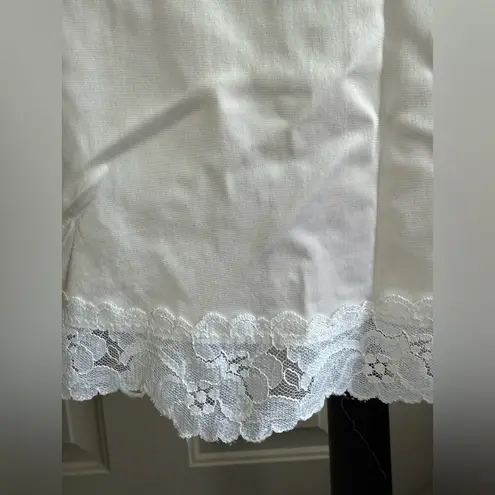 Body Chic Vintage white lace trim skirt slip, size medium