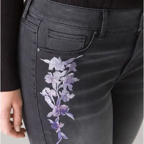 White House | Black Market WHBM Med gray wash floral embroidered mid-rise skinny jeans size 6