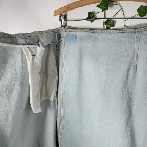 Baccini Vintage Light Denim Wrap Skirt with Black Whip Stitch Accent