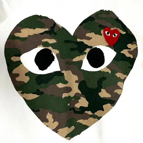 Comme des Garcons PLAY Camoflage Heart Graphic Tee White Size Small