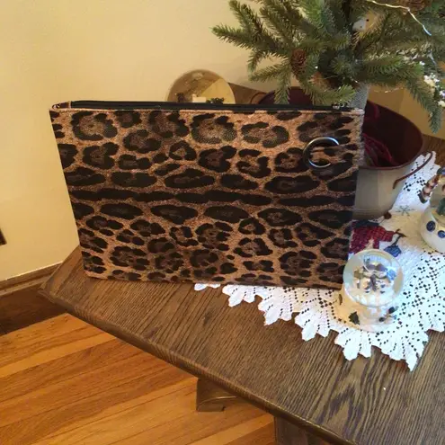 HP💝Women’s Oversized Leopard Vegan Clutch Brown