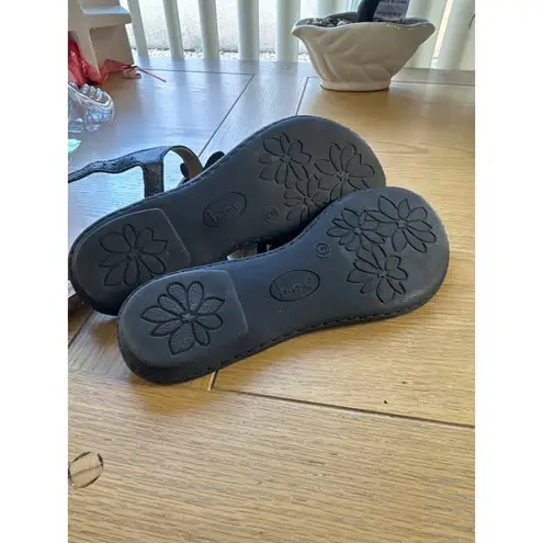 B.O.C. Size 6 Floral Sandals With Buckle Strap Slip On Comfortable Sandals Black