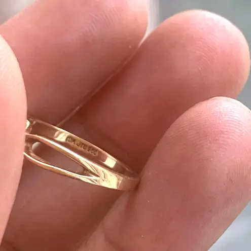 10k Gold Flower Shaped Ring