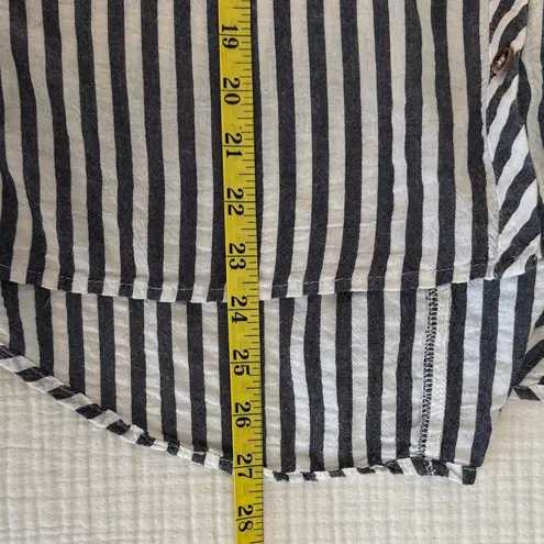 Mod Ref  Striped Button Down Shirt in Black and White thumbnail 10
