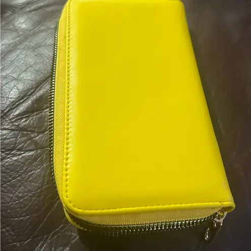Harry Potter  Hufflepuff Yellow Wallet Great Condition