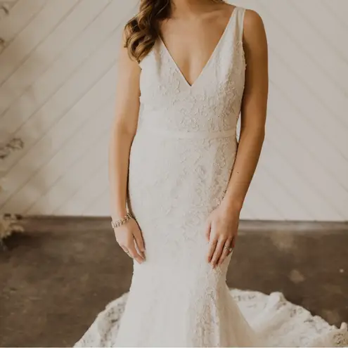 Lis Simon Wedding Dress Style Jordan White Size 12