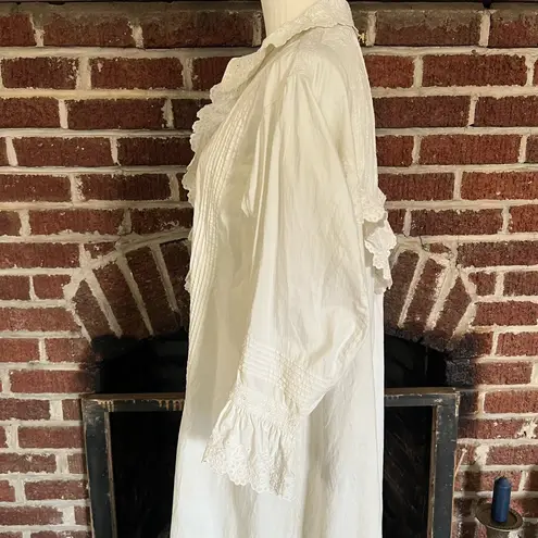 Handmade VINTAGE/ANTIQUE cotton dressing gown/housecoat