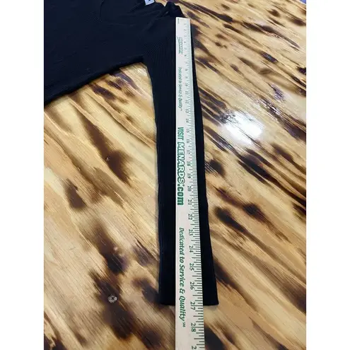 Olive + Oak Women's Black Long Sleeve Pullover Knit Sweater Size Medium Classic