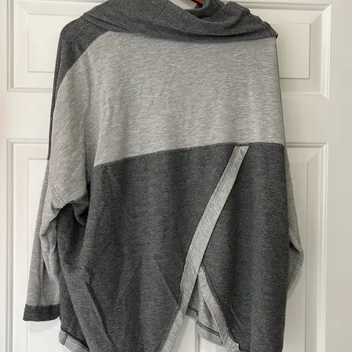 CAbi  Like New Poncho Box Fit