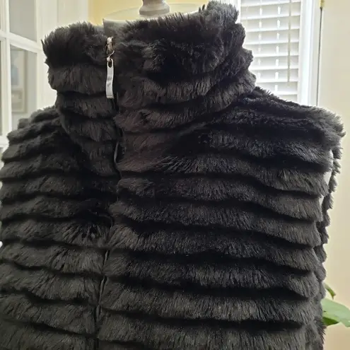 Gallery Grooved Black Tiered Faux Fur Reversible Pocket Zip Up Vest Size Medium