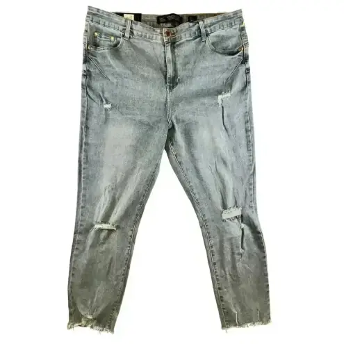 Chic Denim NWT Asha High Rise‎ ankle grazer Distressed Jeans 18