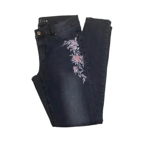 White House | Black Market WHBM Med gray wash floral embroidered mid-rise skinny jeans size 6