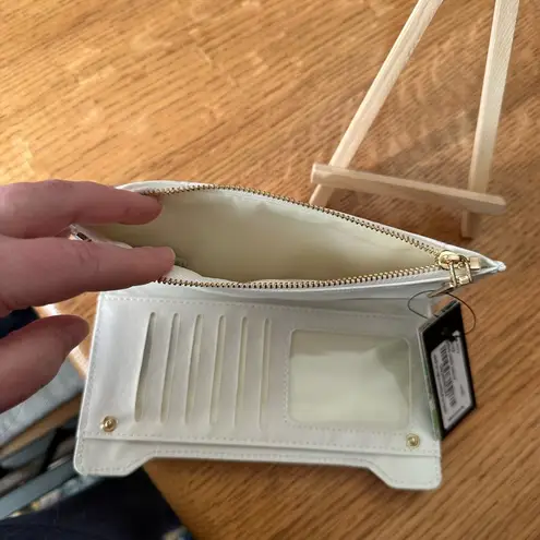 Badgley Mischka NWT white quilted faux leather slim wallet gold accents $59 MSRP