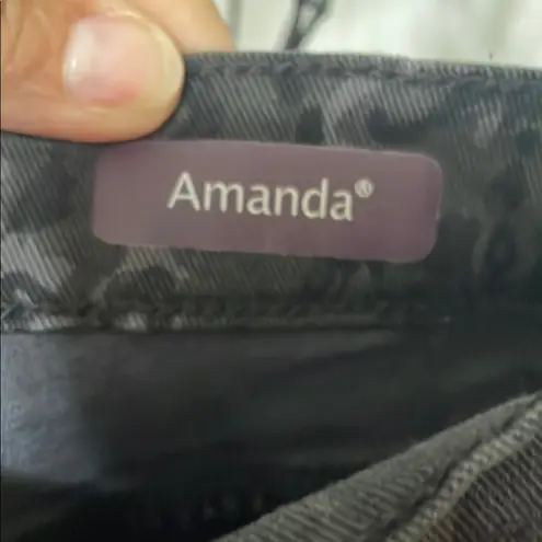 Gloria Vanderbilt 🖤🖤🖤BOGOHO🖤🖤🖤 Women's Black Floral Jeans