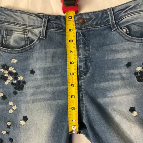 Black Daisy Kate Straight Leg Floral Embroidered Jean Size 9/29