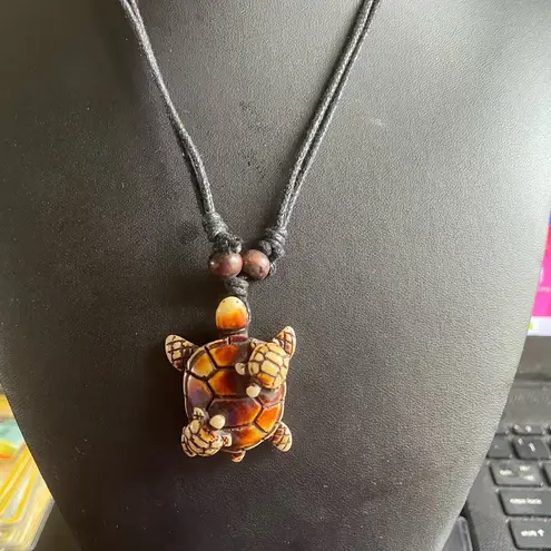 Mother sea turtle with two baby sea turtle necklace