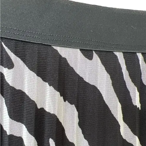 Know One Cares Pleated Zebra Striped Skirt, Elastic Waist, Size Medium Black