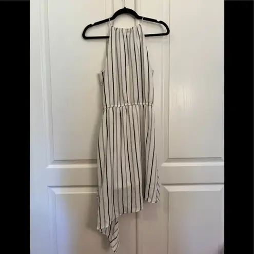 AQUA  BLOOMINGDALE’S L White Gray Striped Sleeveless Party Dress