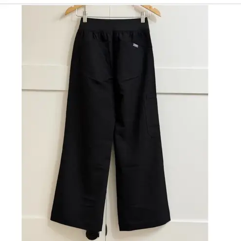 FIGS  High Waisted Isabel Wide Leg Scrub Pants in Black, Size XXS Petite