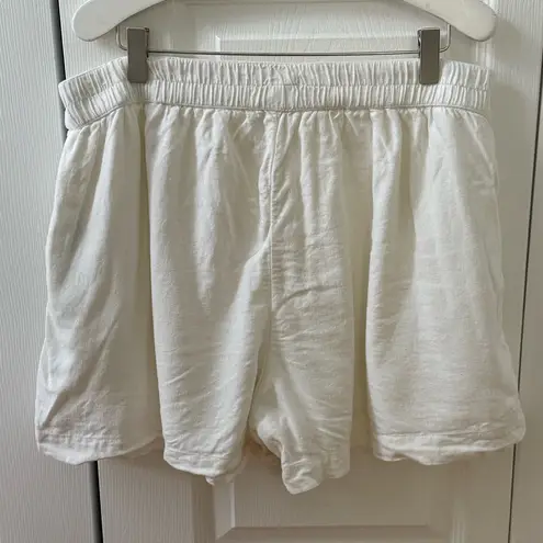 Abercrombie & Fitch  Pull On Linen Blend Shorts in White - Image 3