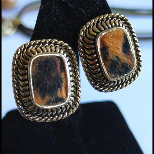 Leather Strand with Faux Fur Pendant Necklace Set Brown