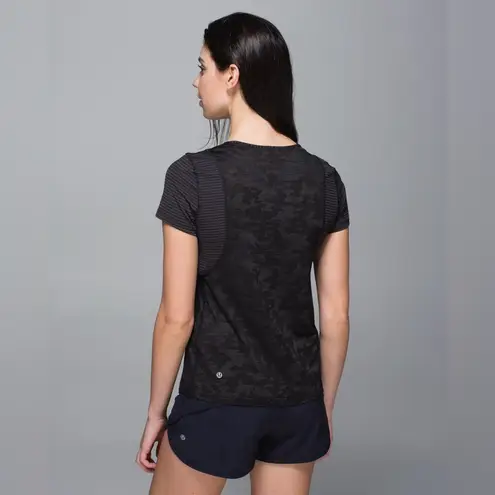 Lululemon Run For Days Short Sleeve Tee T-Shirt in Black Camo Camouflage Stripe