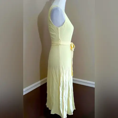 Lemon Butter Yellow Flowy V