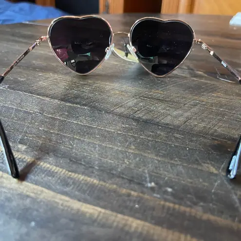 Boutique Black Heart-Shaped Metal Frame Sunglasses UV 400