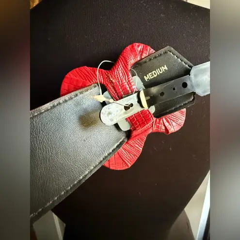 NOS red stretch hook snakeskin buckle belt, size medium