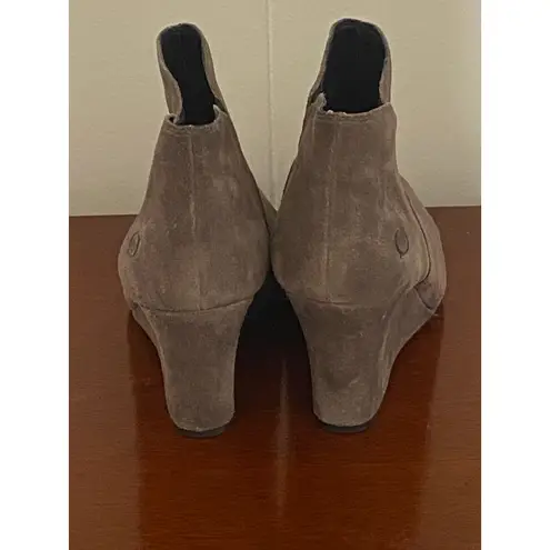 Born Crown Faylan Gray Suede Wedge Ankle Elastic Slip On Bootie Sz 8.5 Gray