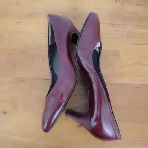 Bally Vintage Vicky Swiss Made Cordovan Colored Leather Pumps Size 8.5M Purple